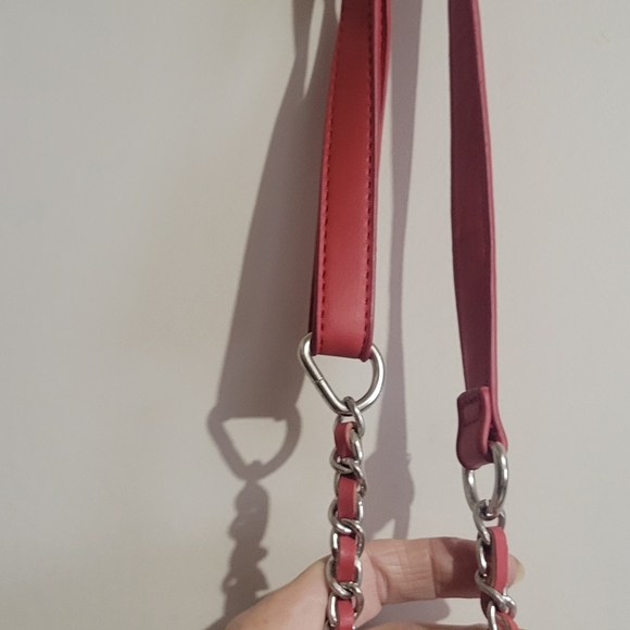 Gorgeous Red Quilted Strappy Shoulder Bag - Picture 5 of 13